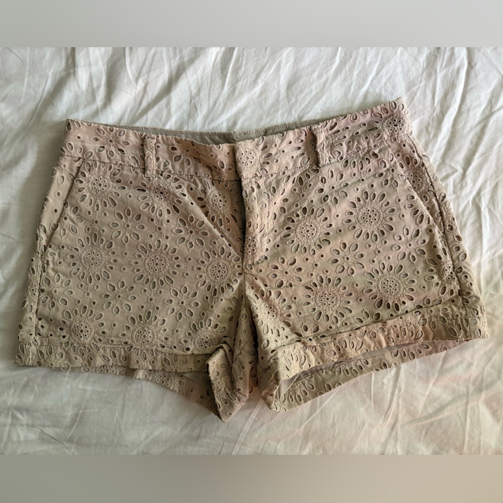 Ann Taylor LOFT Beige/Tan Floral Eyelet Shorts Size 6